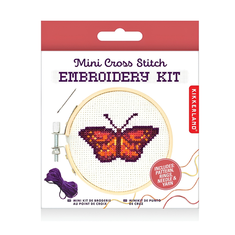 Verpakking van de Kikkerland Mini Cross Stitch Embroidery Kit met kleurrijk vlinderontwerp