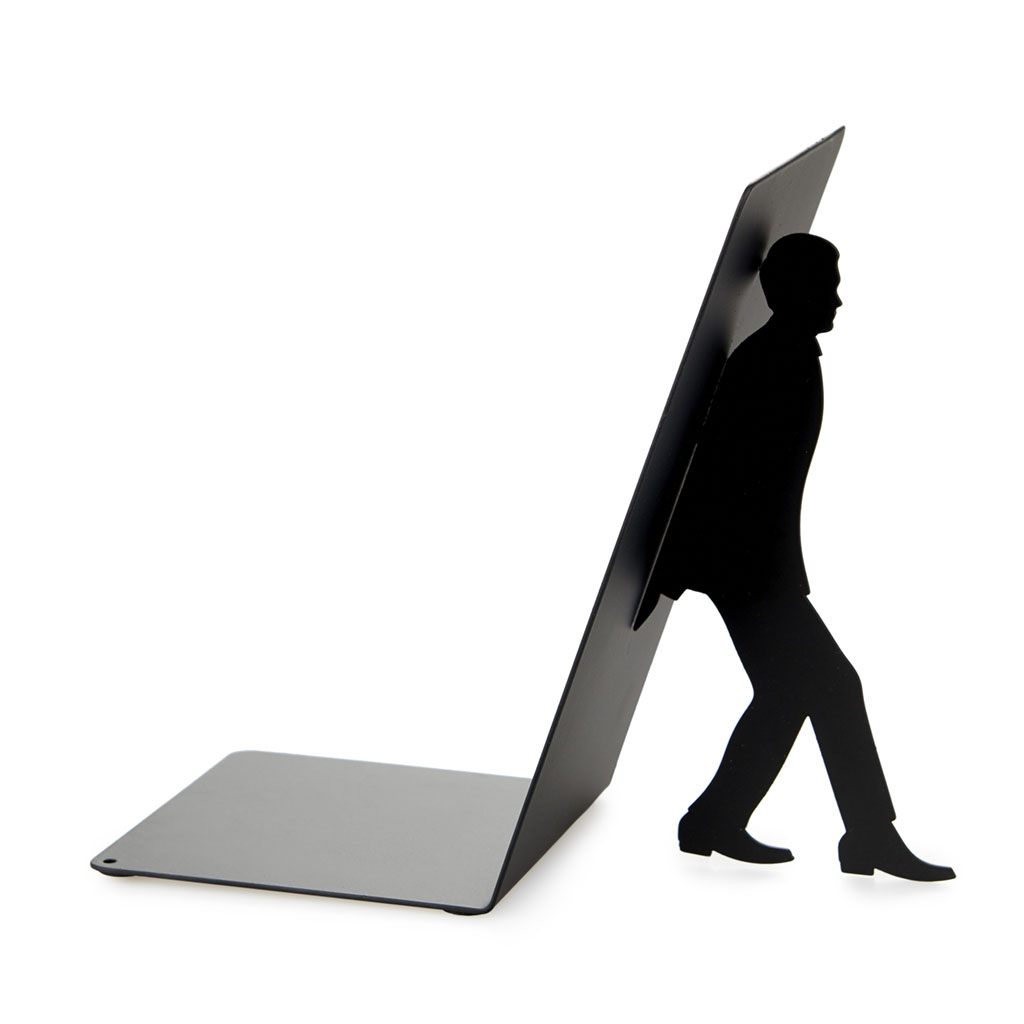 Zwarte metalen boekensteun van Balvi met een silhouet van een lopende man en een schuine steunplaat